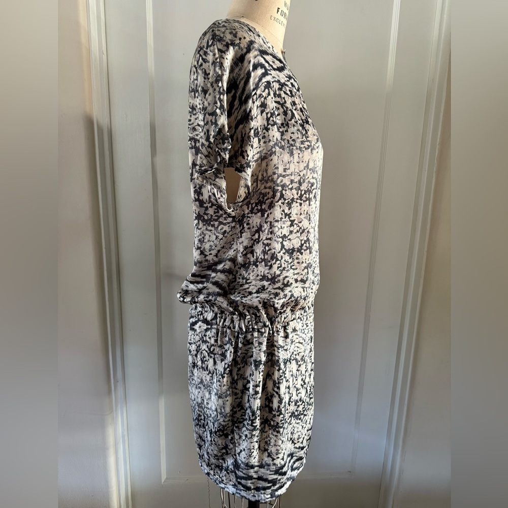 Black/Grey/Cream Texture Print Drop-Waist Dress from Paris - Picture 2 of 10